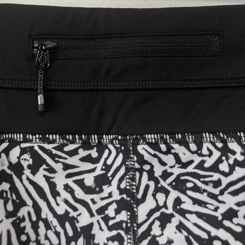 Lululemon Legging Run Inspire Crop II Luxtreme 6 Mini Brushed Animal Black White